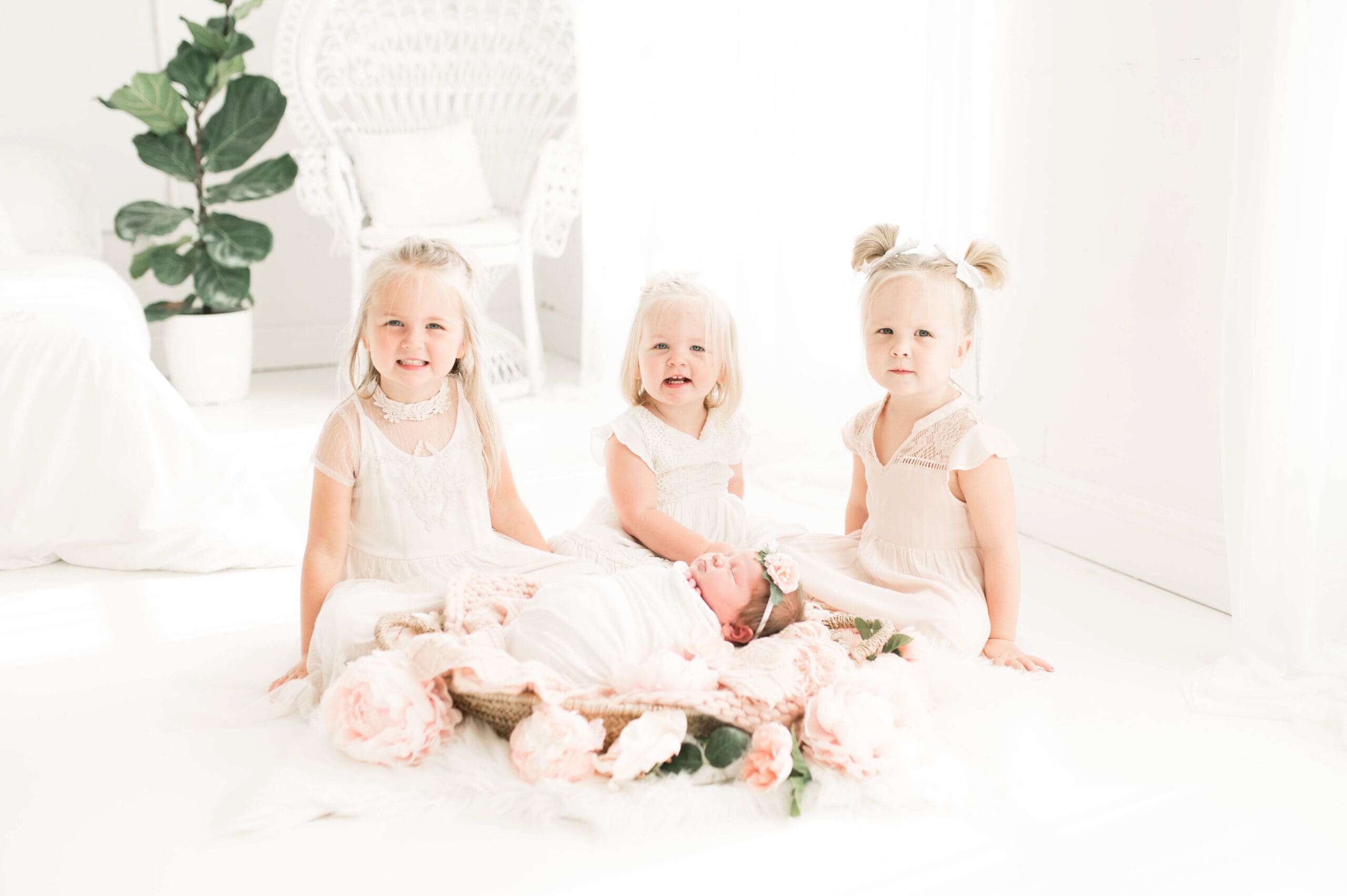 A BEAUTIFUL newborn family session - Light and Airy Newborn Photography